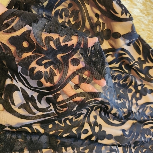 Elegant black dress - Picture 2 of 5